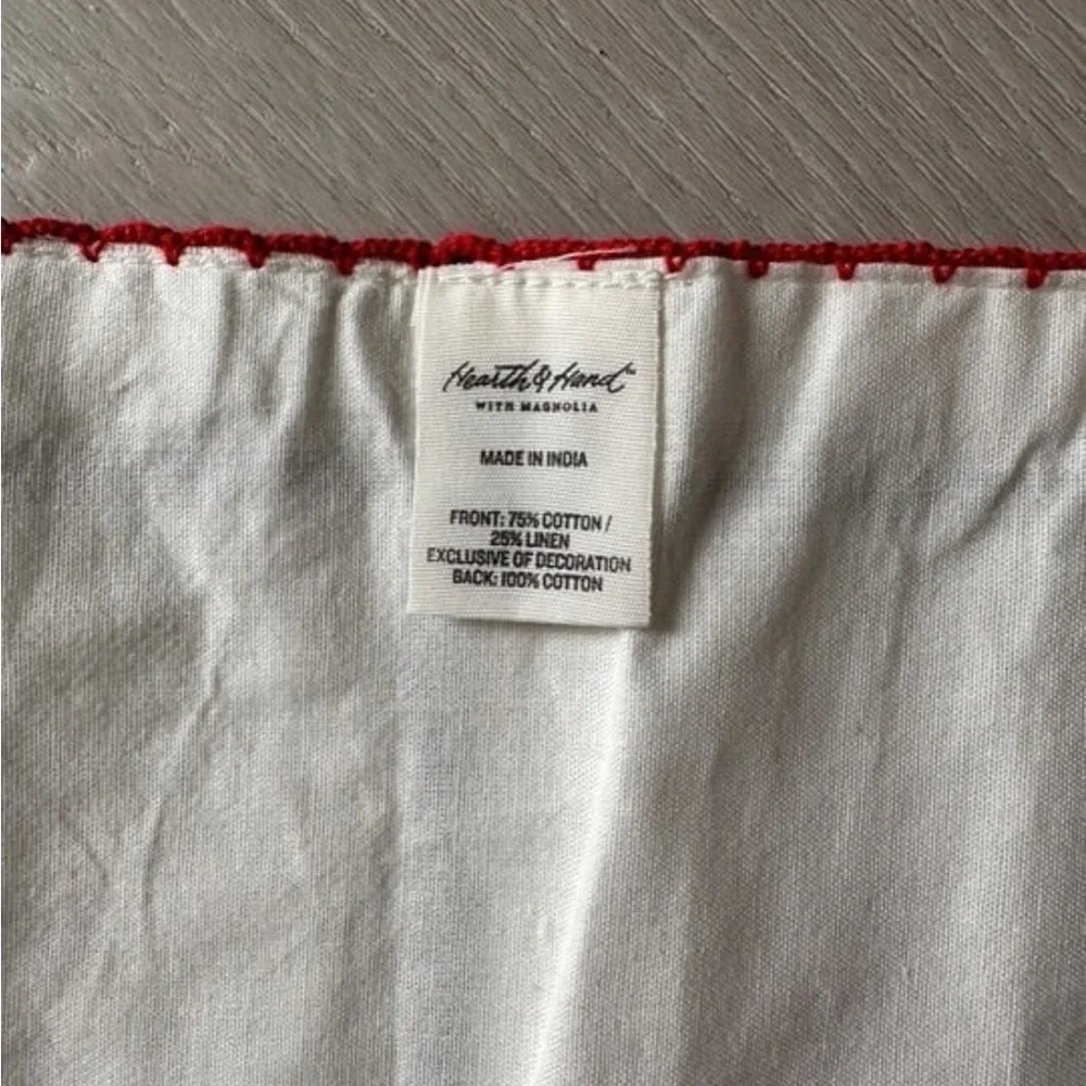 Hearth & Hand Magnolia Table Runner and Napkins Set/5 cute Red Border